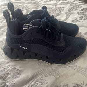 Reebok Navy Sneakers size 7.5 EUC